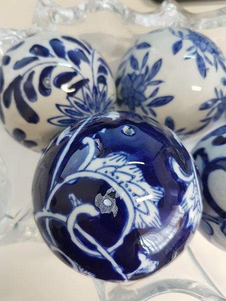 Blue & White 6 Decorator Balls Round Orbs 3